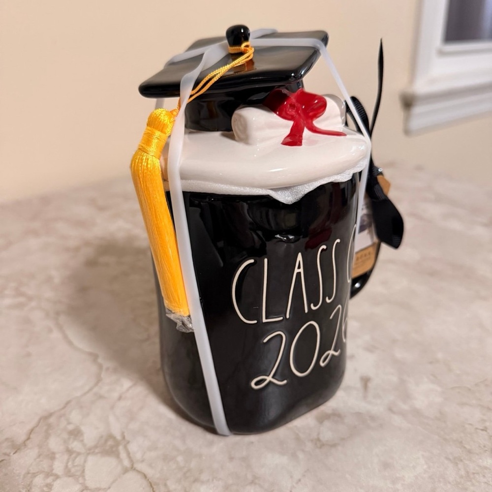 Rae Dunn Class of 2026 Graduation Tassel & Cap Hat Mug NEW Graduate Gift School